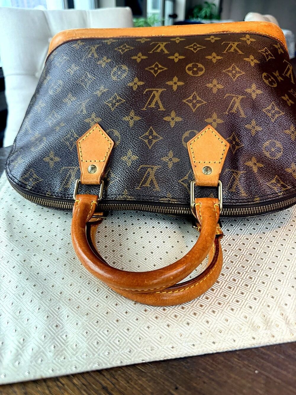 Authentic Louis Vuitton Alma PM Monogram Canvas Handbag Gold Hardware - Picture 8 of 10